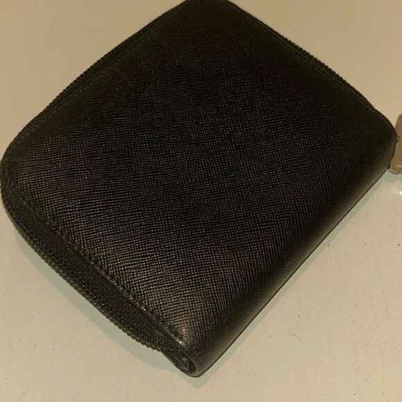 Ferragamo Zip Pocket Bifold Wallet Black Leather Compact Quiet Luxury - Picture 10 of 10